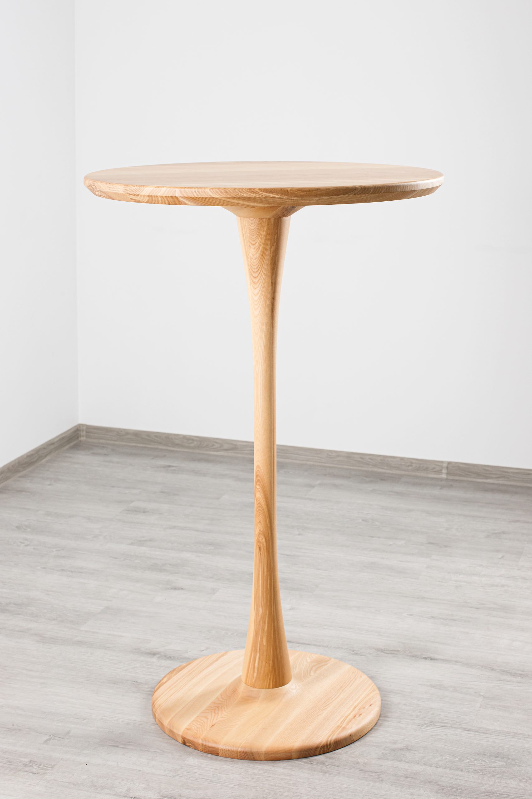 TABLE NOVAN